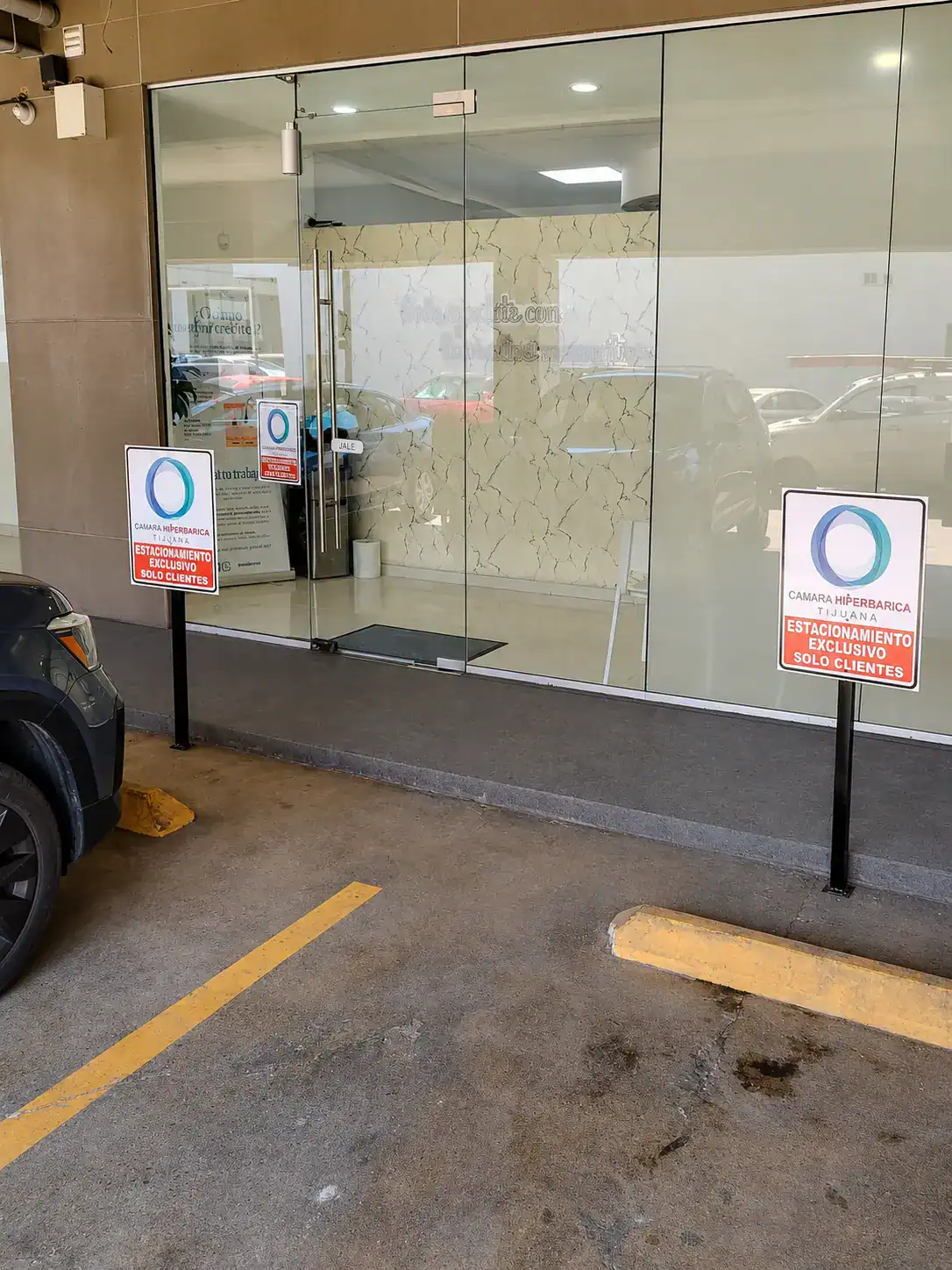 Estacionamiento exclusivo de Cámara Hiperbárica Tijuana Estacionamiento exclusivo para clientes de Cámara Hiperbárica Tijuana en Plaza Salinas